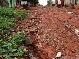 Rua José da Silva intransitável no Bairro Santo André