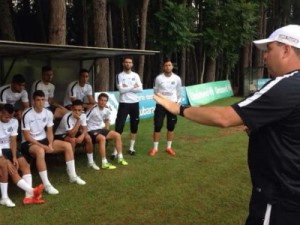 Santos minimiza espiões e exalta descanso por classificação