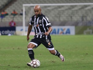 Santos monitora Romário, lateral-esquerdo do Ceará