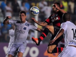 Santos só empata com o Flamengo e perde sua posição no G4