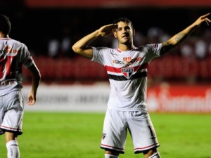 São Paulo esquece apatia, joga com a alegria de Pato e goleia o Danúbio