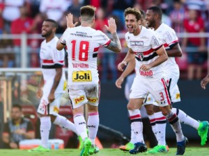 São Paulo faz 2 a 0 no Linense e encaminha vaga nas semis