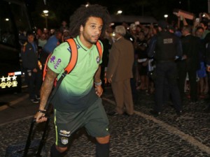 Seleção Brasileira é recebida com festa no desembarque em Fortaleza