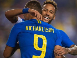 Seleção goleia fraco El Salvador com dois de Richarlison