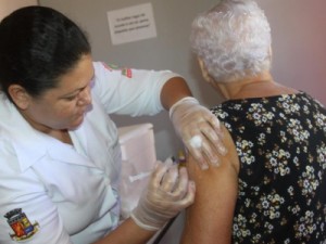 Sem atingir meta, Ministério prorroga vacinação contra gripe até 5 de junho