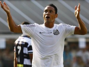 Sem descartar saída, Ricardo Oliveira 'esquece' renovação durante finais