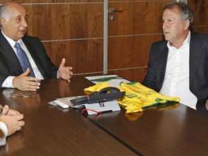 Sem “fazer campanha”, Zico aposta em apoio de países onde trabalhou