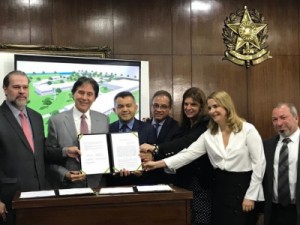 Sem previsão de custo, Eunício e Toffoli assinam convênio para criar centro cultural em Brasília