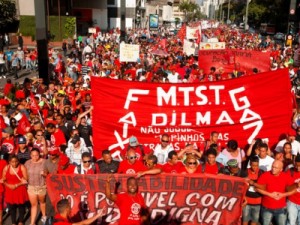 Sem-teto fazem manifestação na Paulista por programa de habitação