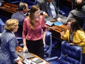 Senado aprova cota mínima para mulheres no Legislativo