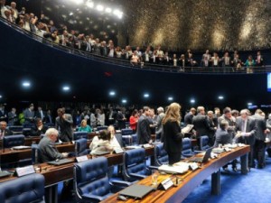 Senado aprova MP que eleva para 35% limite para empréstimo consignado