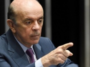 Serra defende reforma política e diz que País está pior do que em 1964