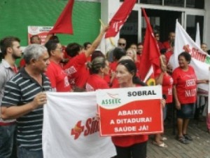 Servidores estaduais protestam por melhorias no Issec