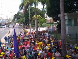 Servidores protestam contra nova Previdência estadual; Batalhão de Choque é acionado