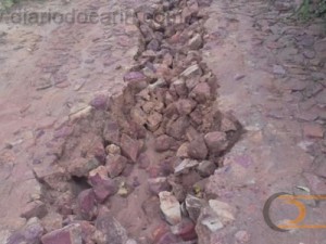 Sítio Macaúba, população reclama da buraqueira nas estradas