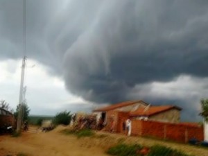 Super nuvem chama a atenção de moradores de cidade do Ceará