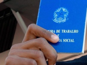 Taxa de desemprego sobe a 8,0% no trimestre encerrado em abril, com forte procura por vagas