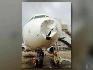 Tempestade de granizo amassa avião e provoca pouso forçado no Rio