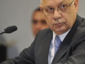 Teori Zavascki deve tirar sigilo de inquéritos até sexta