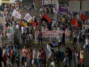 Terceirização opõe centrais sindicais em atos em SP no Dia do Trabalho
