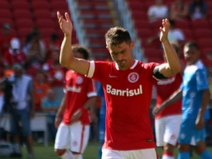 Time reserva sofre, mas dá a 1ª vitória ao Inter: 1 a 0 contra Novo Hamburgo