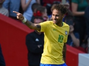 Tite confirma volta de Neymar como titular, mas evita adiantar time da estreia