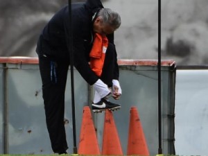 Tite defende empresário de Pato e vê atleta como patrimônio do Corinthians