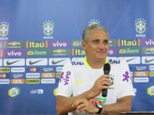 Tite se diz pressionado com euforia da torcida e afirma: "Eu não sou o cara"