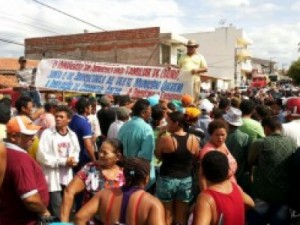 Trabalhadores rurais de Choró bloqueiam CE-456 novamente