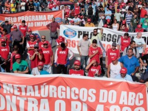 Trabalhadores vão às ruas de São Paulo contra terceirização
