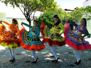 Travestis comemoram aceitação em grupos juninos: 'Somos inspiração'