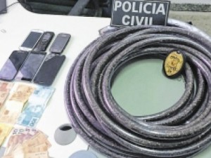Três estudantes são presos transportando maconha em Quixadá