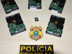 Três suspeitos são levados à PF por suspeita de pornografia infantil