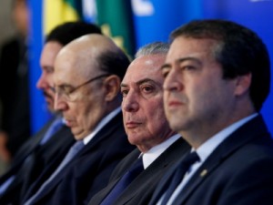 Troca-troca ministerial prejudica eficiência e dificulta execução de programas do governo, avaliam especialistas