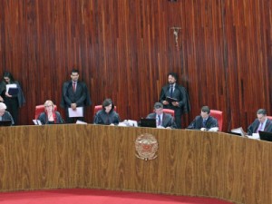 TSE decide manter horários locais para votação nas eleições 2018