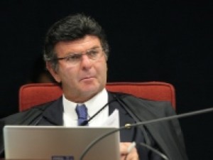 TSE usou 'artifício' para excluir delações de julgamento, diz Fux