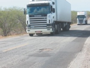 UM ANO DEPOIS Buracos continuam quase os mesmos