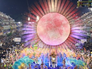 União da Ilha canta o Rio olímpico com sol de LED e cadeirante acrobata