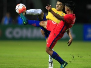 Vantagem numérica brasileira não supera retranca chilena, e sub-20 fica no 0 a 0
