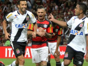 Vasco bate Flamengo no Maracanã e sai na frente por vaga às quartas