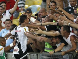 Vasco derrota Flamengo, encerra tabu e enfrenta Botafogo na decisão