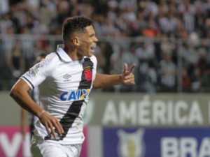 Vasco derrota o Galo para colar no G-6