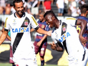 Vasco goleia o Madureira na estreia do Carioca