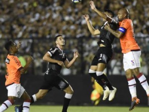 Vasco novamente leva gol nos acréscimos, cede empate ao Atlético-PR e se complica