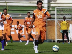 Vendido, Kenedy faz trabalho à parte, e Flu encerra preparação