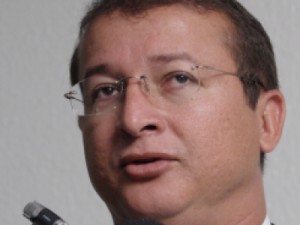 Vereador é atropelado em frente à Câmara Municipal