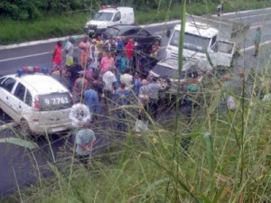 Vereador morre em acidente entre carro e caçamba na BR-101, na Bahia
