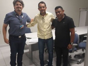 Vereadores da Oposição vão a CEF por melhorias para o Minha Casa, Minha Vida