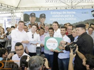 Vereadores de Barbalha recebem do governador cinco viaturas