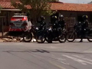 Viatura da Polícia invade residência durante perseguição